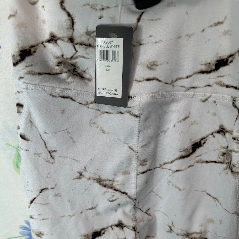 Marble white work out shorts s/m nwt